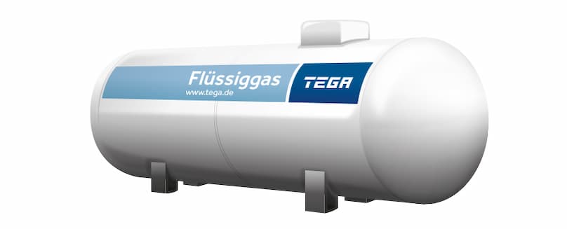 grosser-hellgrauer-Tank-befuellt-mit-Fluessiggas-und-einer-blauen-Aufschrift-Fluessiggas-TEGA