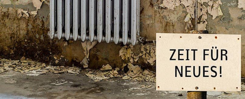 Innovative Lösungen mit Flüssiggas - TEGA Schild-in-einer-heruntergekommenen-Lokalität-mit-der-Aufschrift-Zeit-fuer-Neues